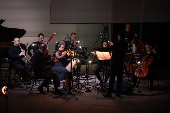 Τραγούδια για τους σκοτεινούς καιρούς